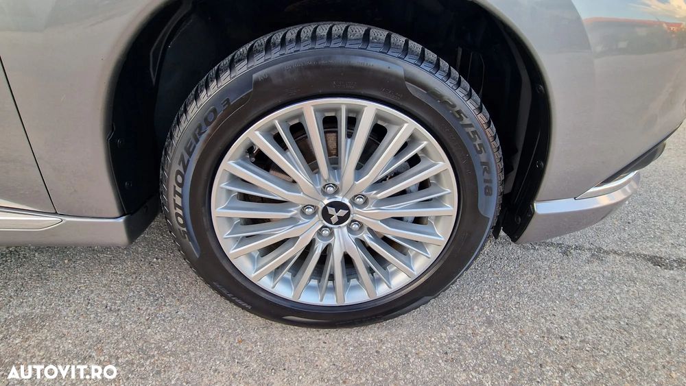 Mitsubishi Outlander 2.4 4WD Diamant+ - 31