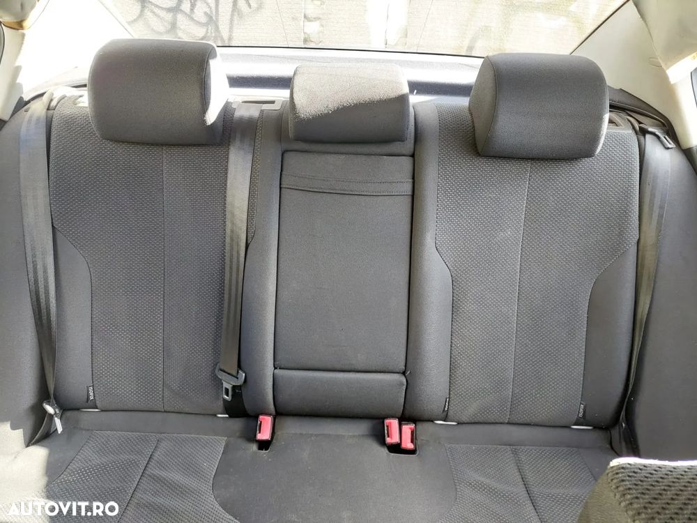 Volkswagen Passat 2.0TDI Comfortline DPF DSG - 14