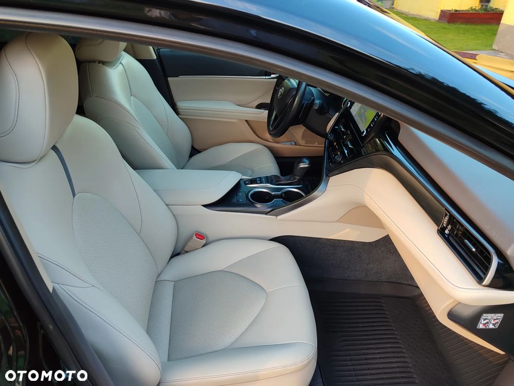 Toyota Camry 2.5 Hybrid Executive CVT - 11