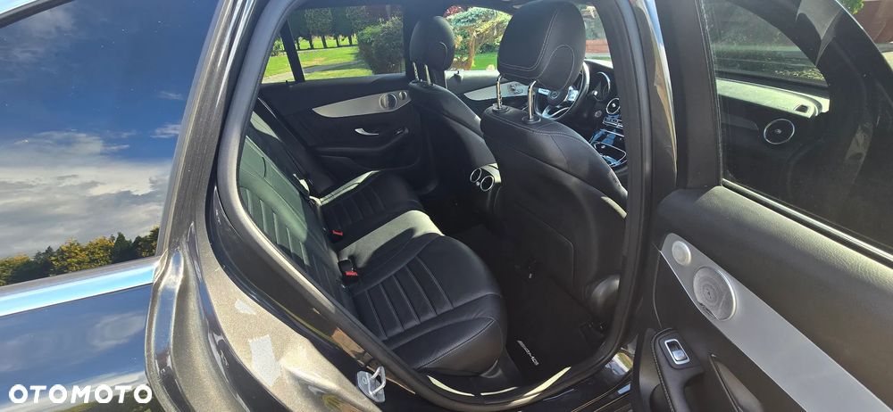 Mercedes-Benz GLC 300 4Matic 9G-TRONIC AMG Line - 11