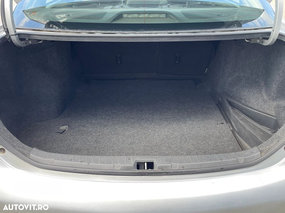 Toyota Corolla 1.4 D-4D Sedan Terra - 14