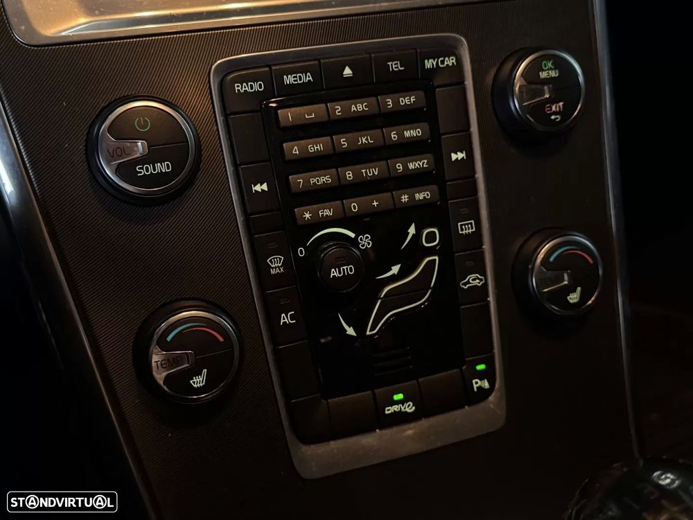 Volvo XC 60 2.0 D4 R-Design Start/Stop - 29