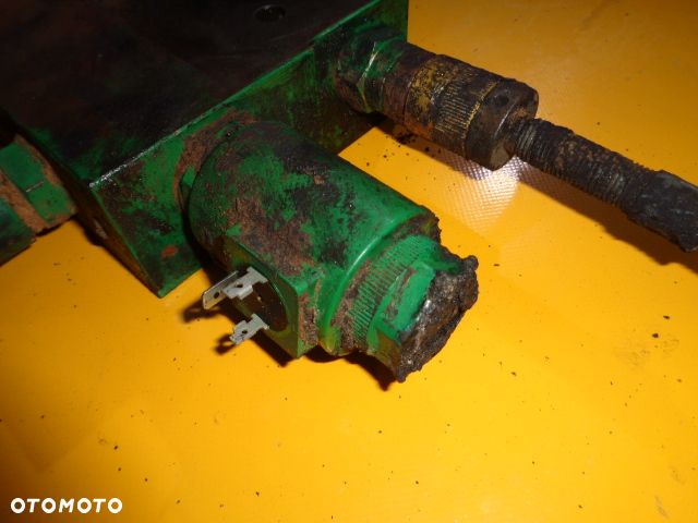 Sekcja blok hydrauliczny John Deere 5615F - 12