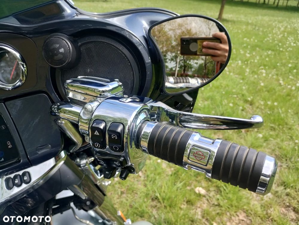 Harley-Davidson CVO Street Glide - 11
