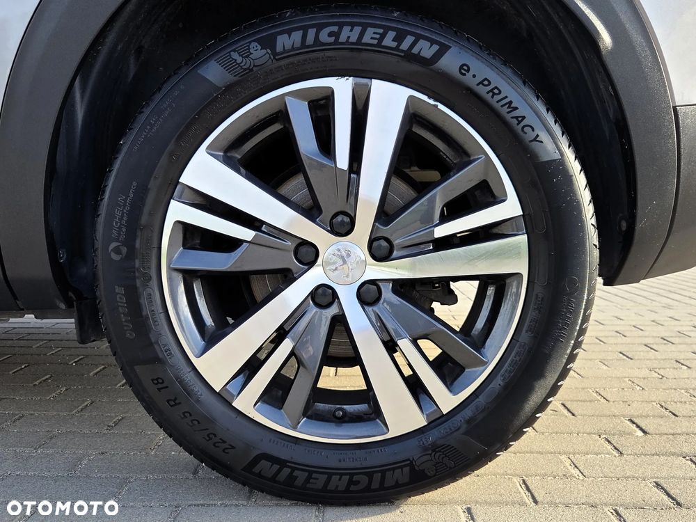 Peugeot 3008 1.2 PureTech Allure S&S EAT8 - 18