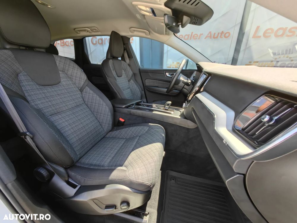 Volvo XC 60 B4 MHEV AT8 AWD Momentum Pro - 20
