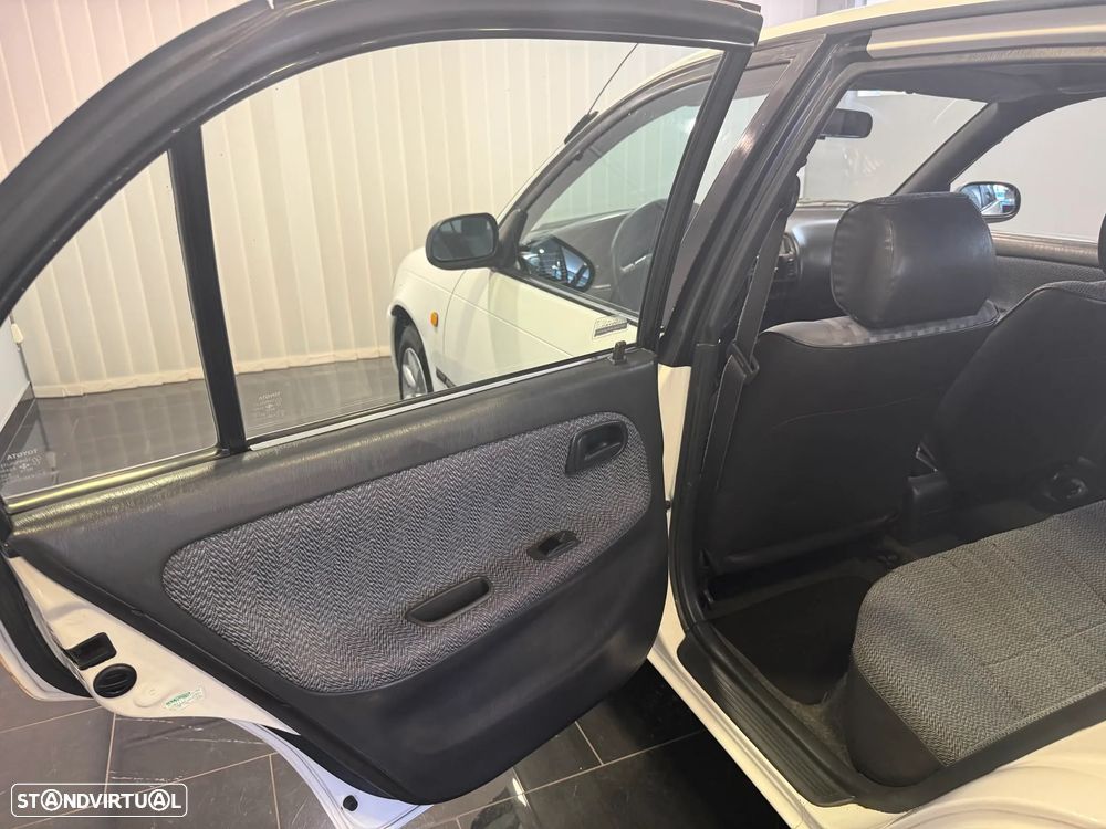 Toyota Corolla Sedan 1.3 XLi - 14