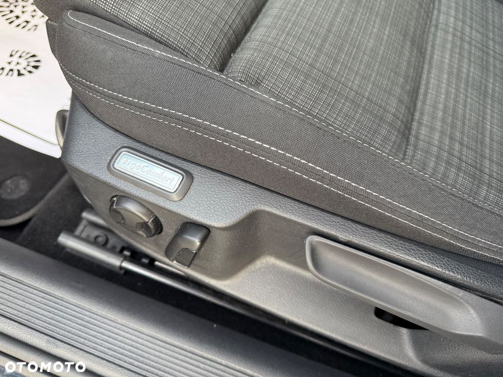 Volkswagen Passat 2.0 TDI EVO Business - 27