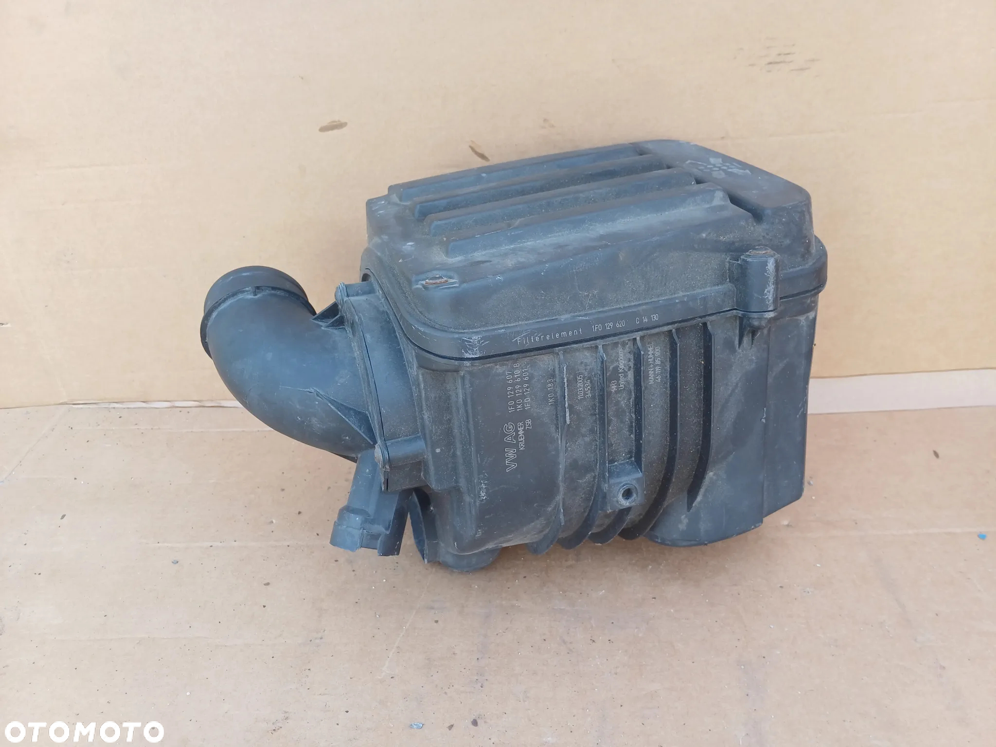 Obudowa filtra powietrza Golf V 1.6 mpi 1K0129610B Audi A3 8P - 2