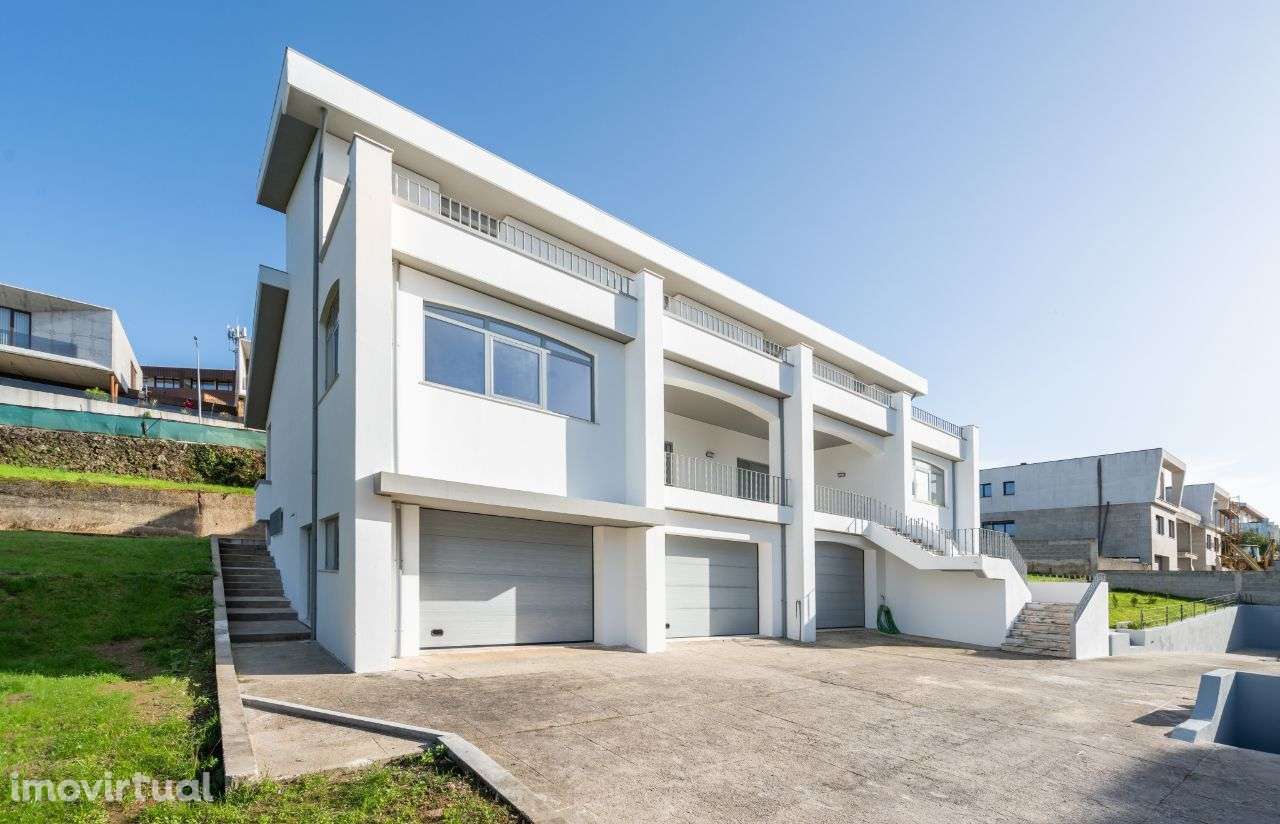 Moradia T5 Remodelada - Condomínio da Fonte Seca - Grande imagem: 2/59