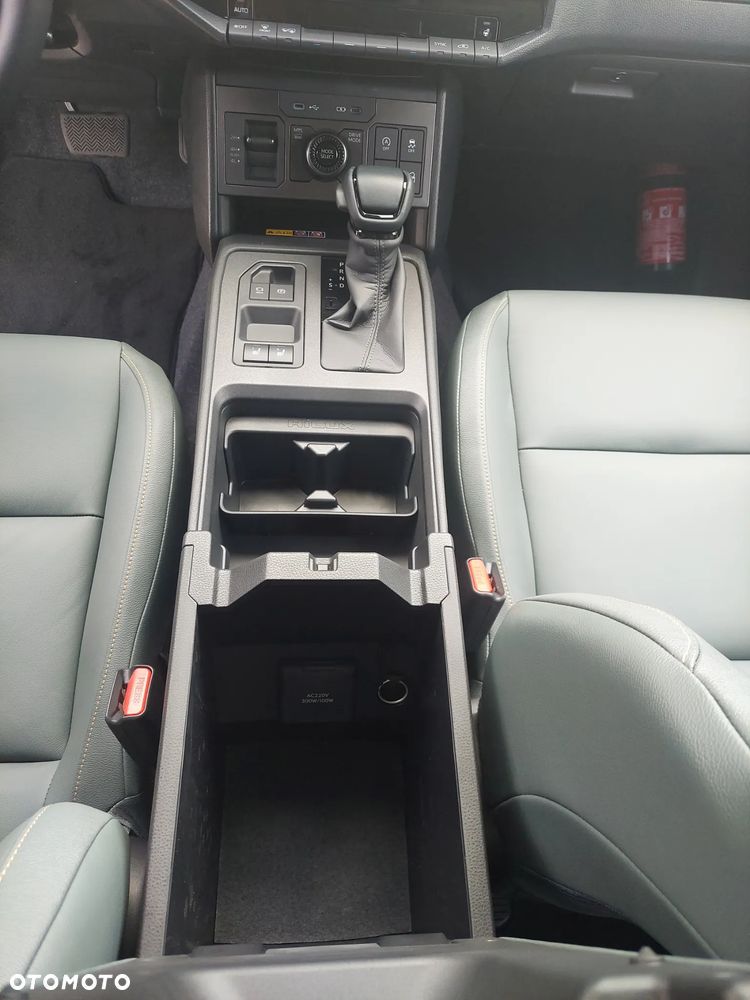 Toyota Hilux 2.8 D-4D mHEV Double Cab Invincible 4x4 - 25