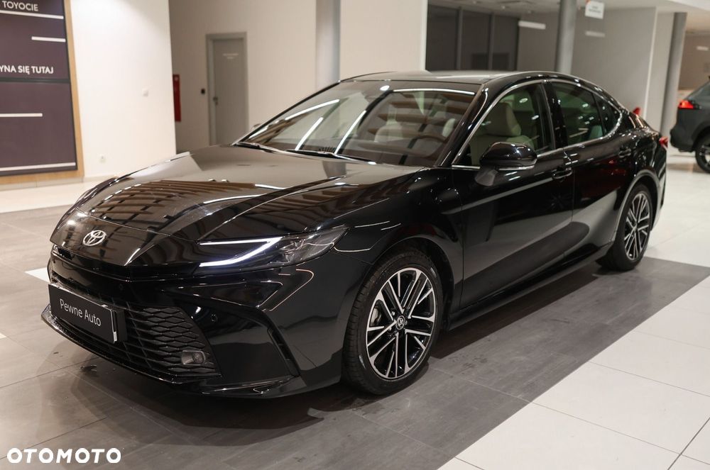 Toyota Camry - 4
