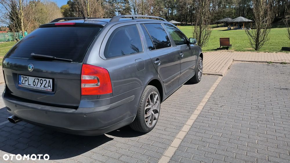 Skoda Octavia 1.6 Combi Style - 7