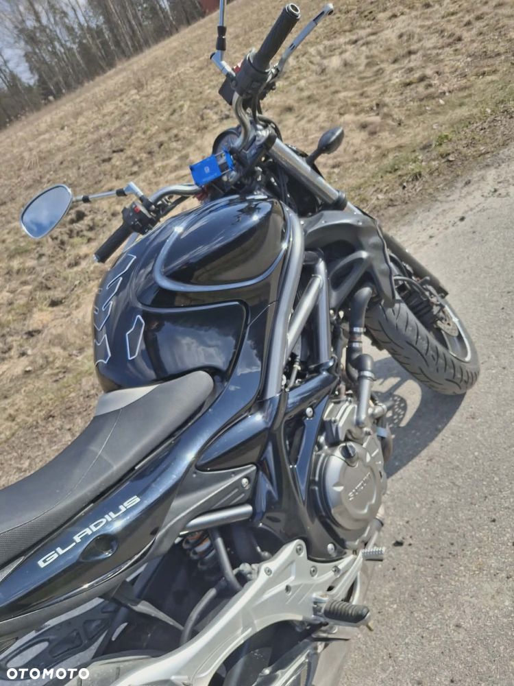 Suzuki Gladius - 8