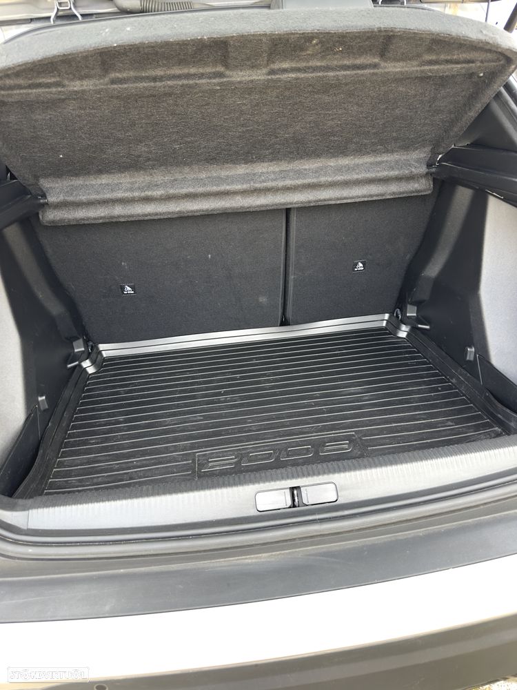Peugeot 2008 1.2 PureTech Allure EAT8 - 17