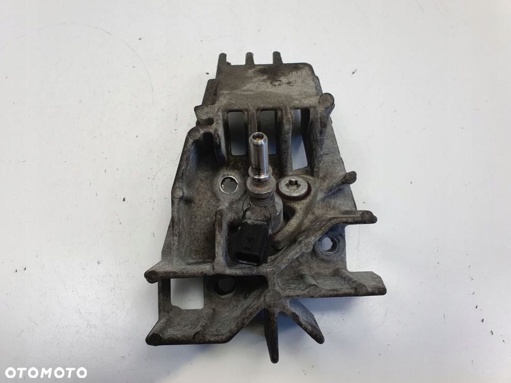 WTRYSKIWACZ Renault Megane III 1.5 DCI _ DPF łapa UCHWYT 8200771226 - 1