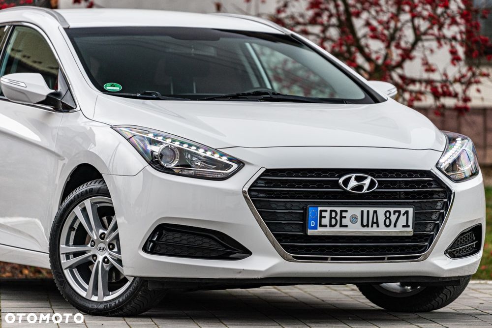 Hyundai i40 Kombi blue 1.6 Trend - 8