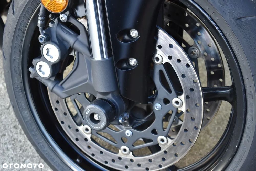 Yamaha R6 - 11