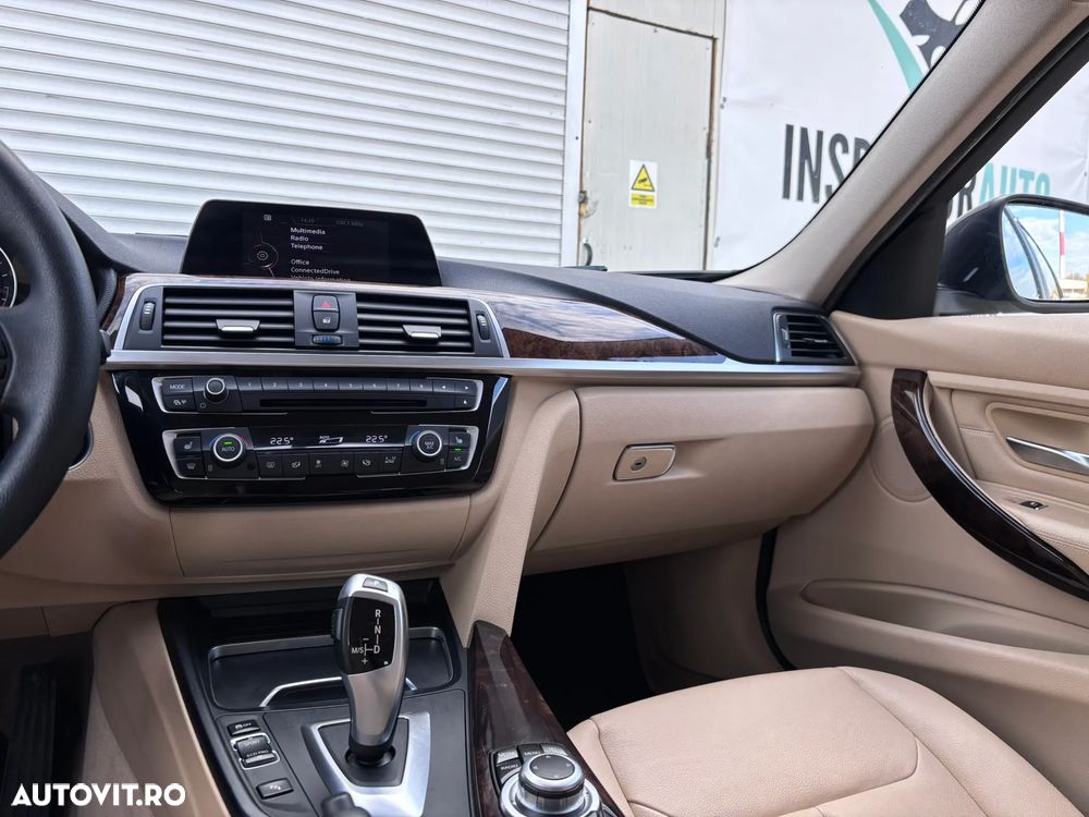 BMW Seria 3 320i Aut. - 28