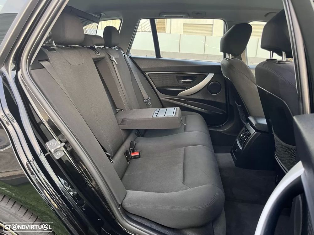 BMW 320 d Touring Aut. Sport Line - 43