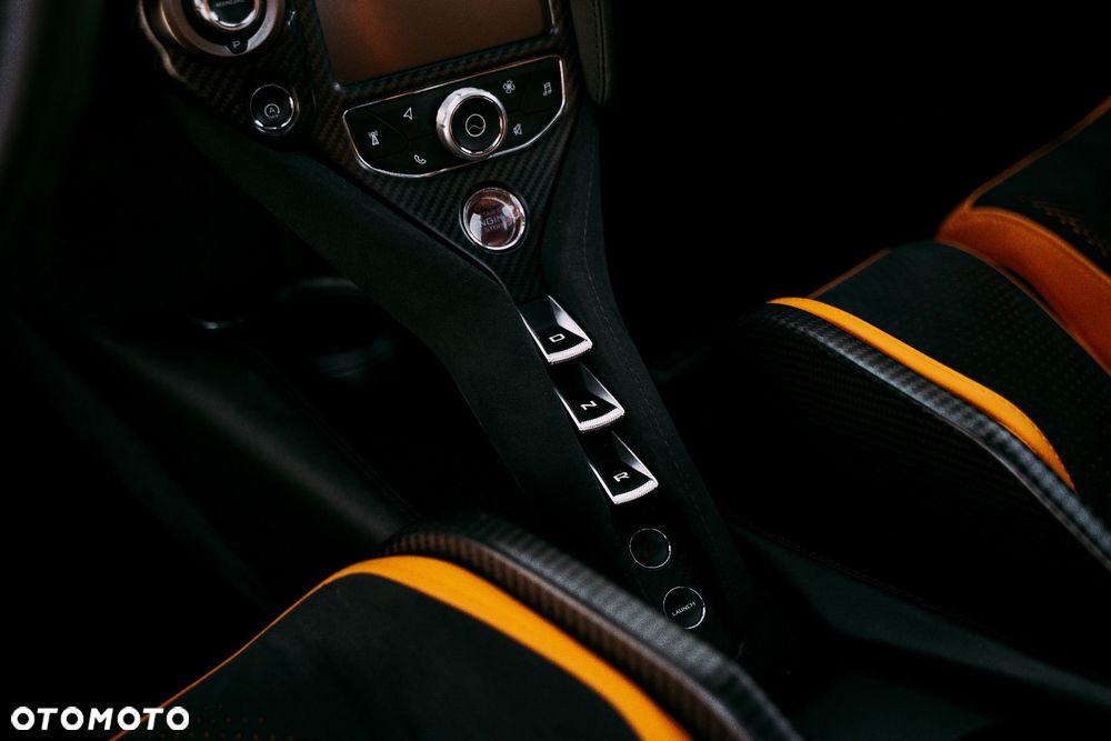 McLaren 720S Coupe - 33