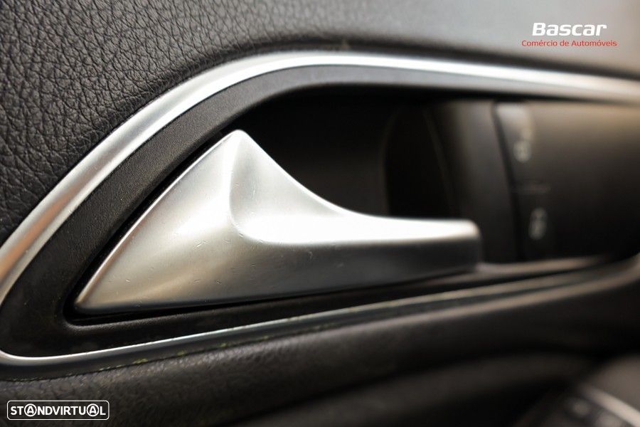 Mercedes-Benz CLA 200 d AMG Line - 52