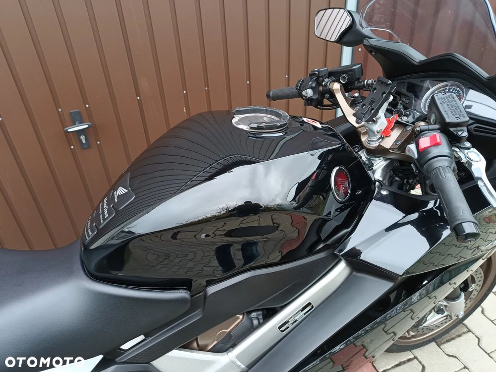 Honda VFR - 14