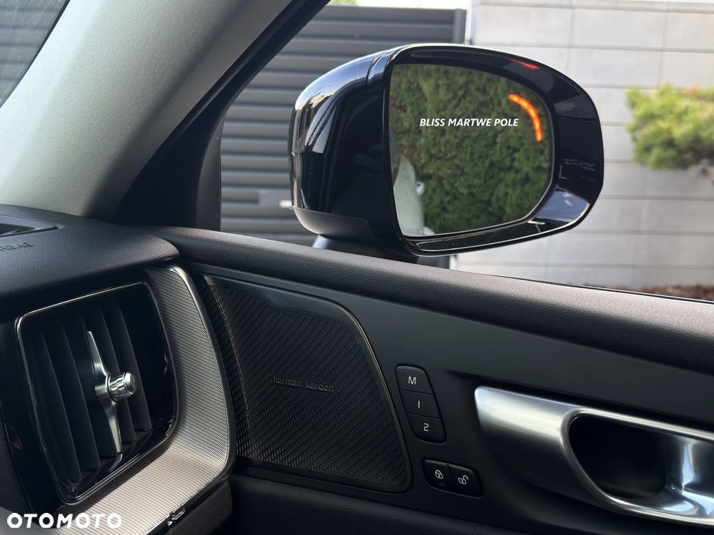 Volvo XC 60 B4 D AWD Plus Dark - 19