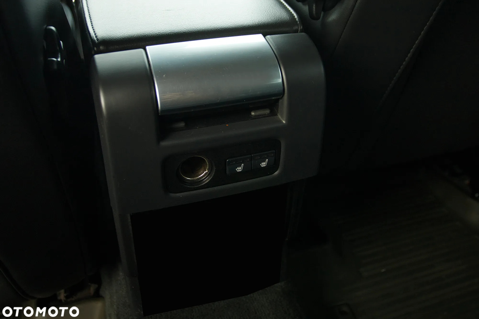 Volvo V70 2.5T R-Design Summum - 32