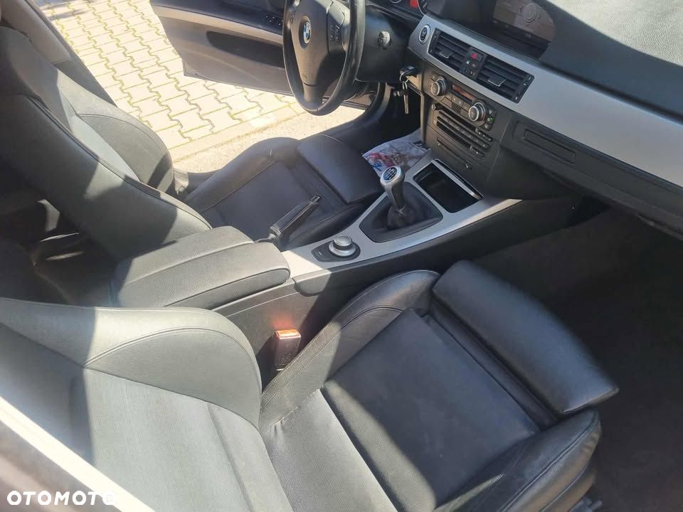 BMW Seria 3 325i - 9