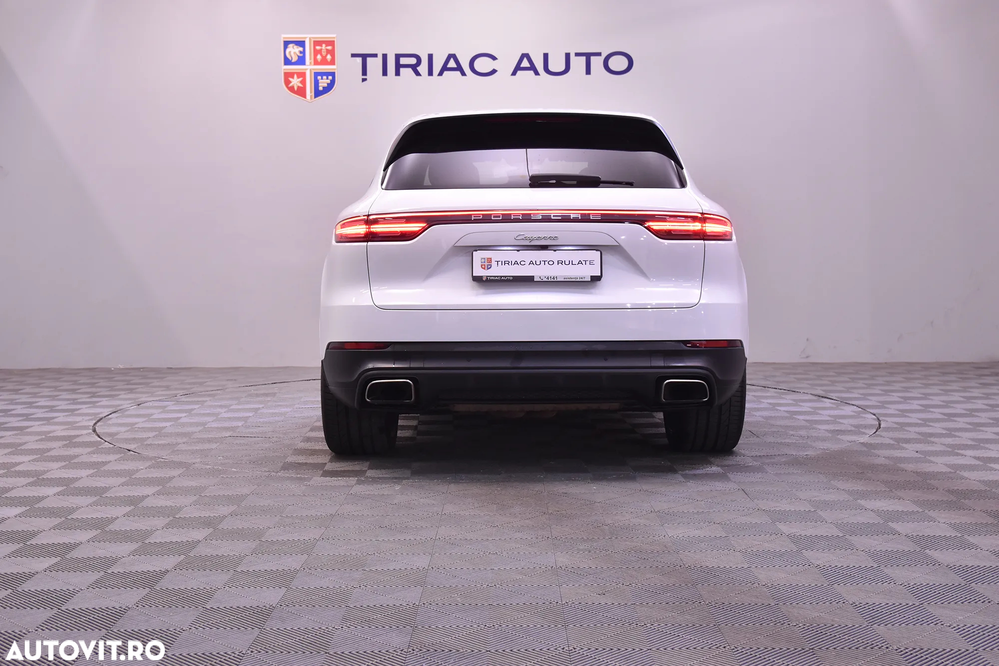 Porsche Cayenne - 4