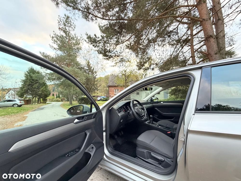 Volkswagen Passat 1.6 TDI BMT Comfortline - 13