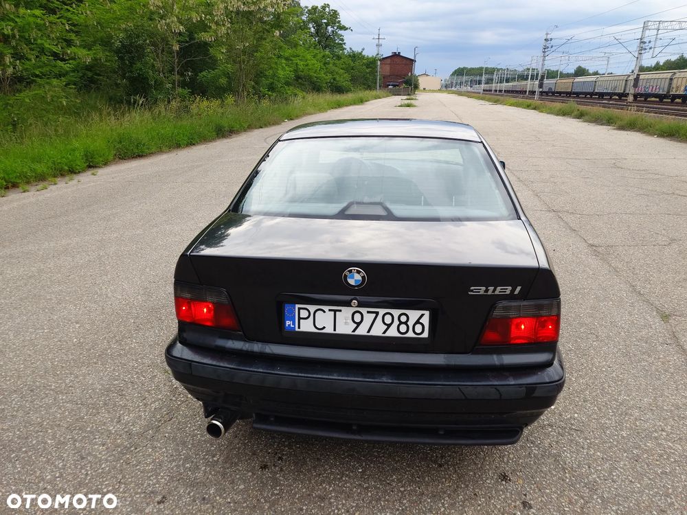 BMW Seria 3 318i - 4