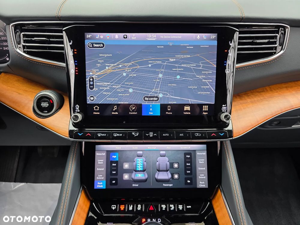 Jeep Grand Wagoneer - 10