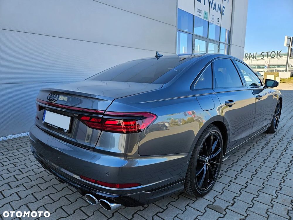 Audi S8 - 11