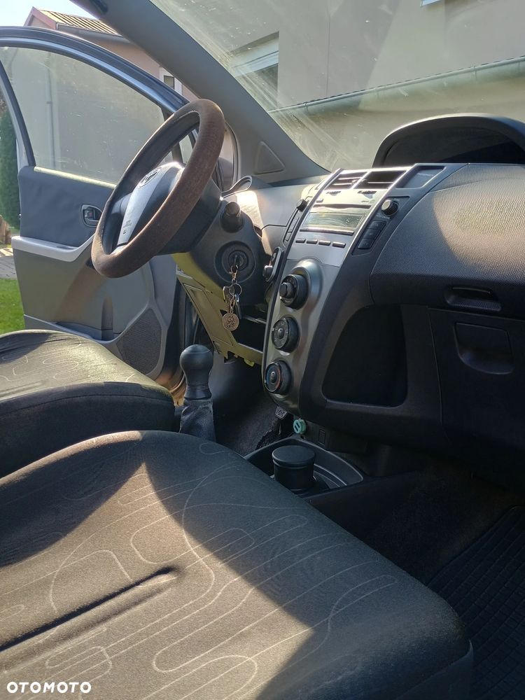 Toyota Yaris - 13