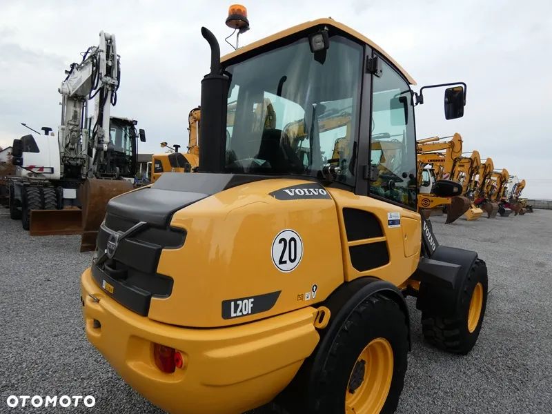 Volvo L20F Z Niemiec / Tylko 2.300mtg / Stan Idealny / - 27