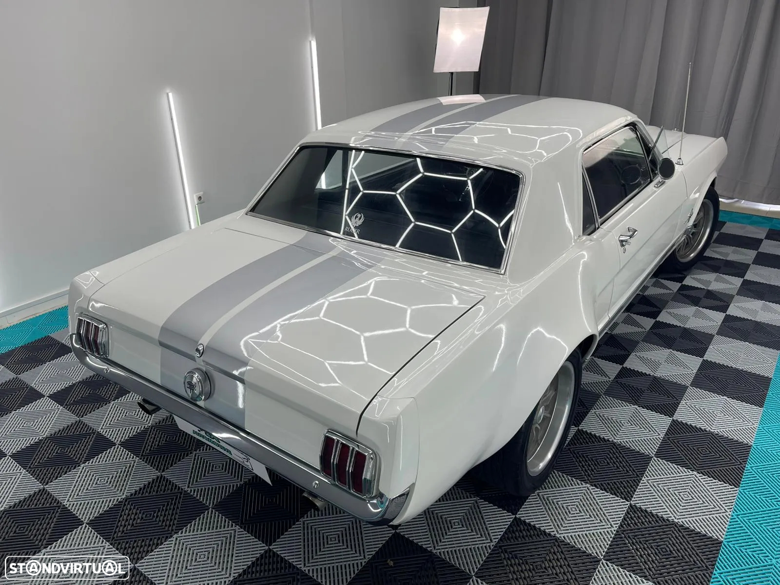 Ford Mustang - 11