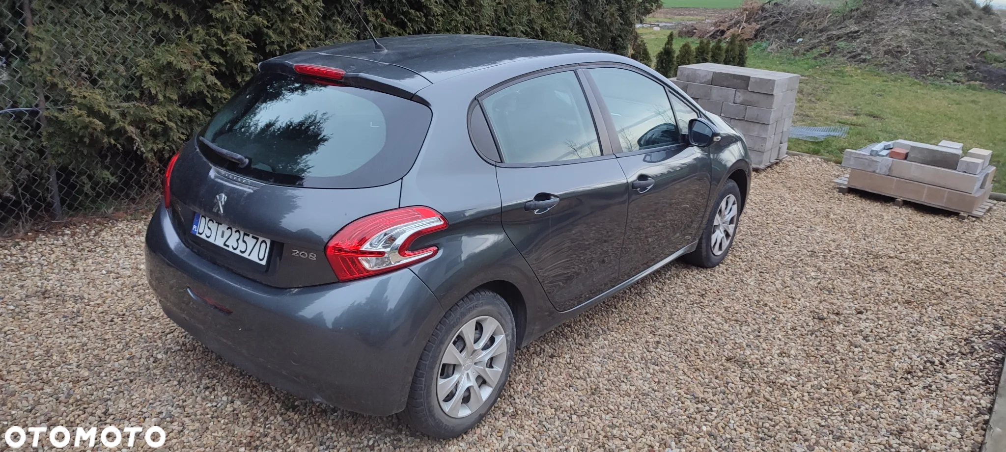 Peugeot 208 - 10