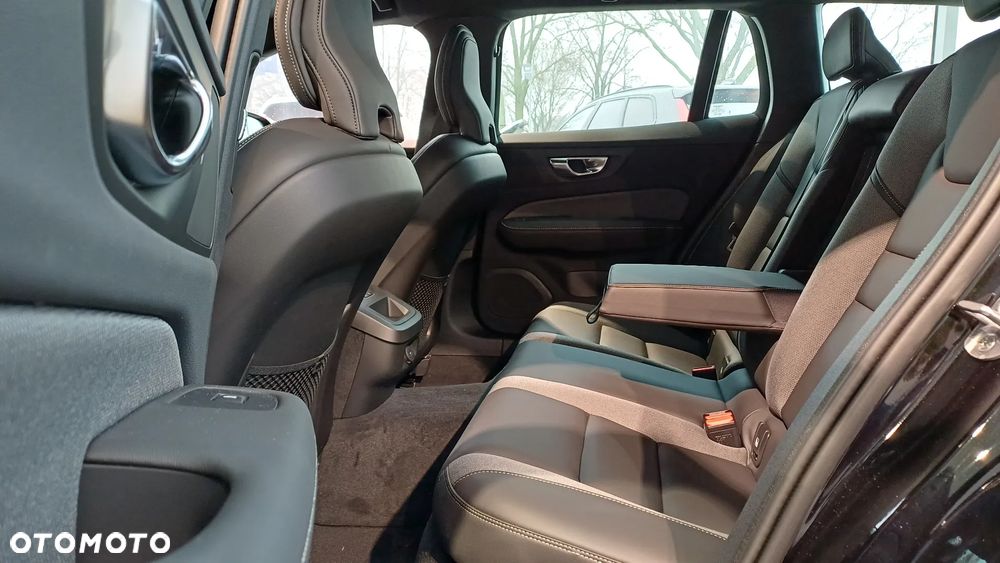 Volvo V60 B4 B Plus Dark - 16