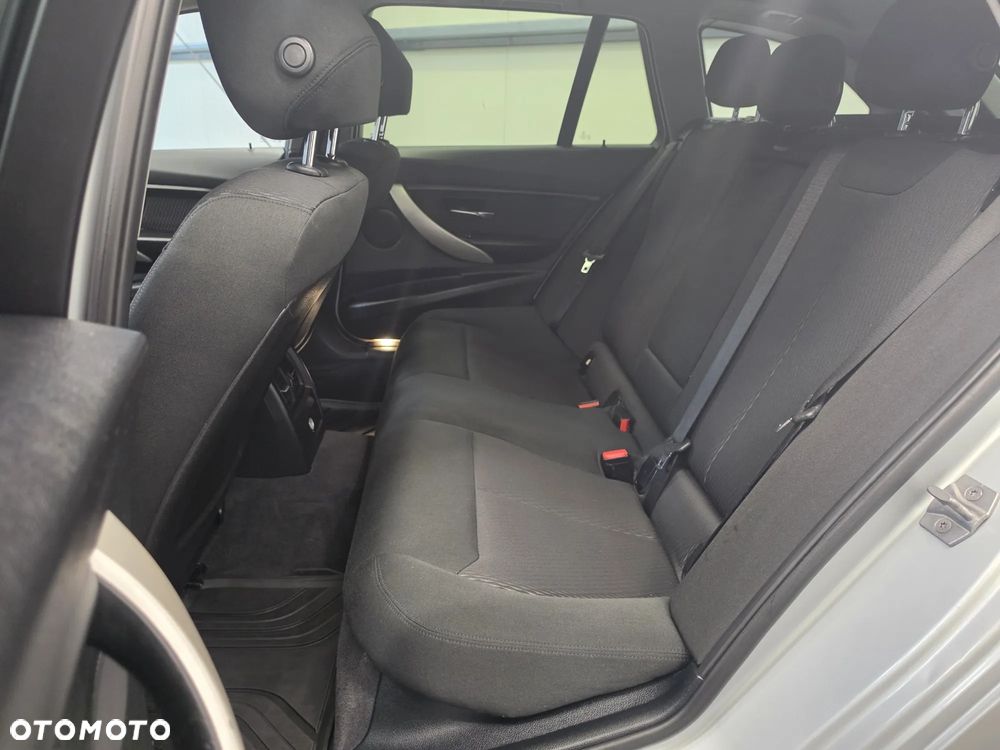 BMW Seria 3 318d Advantage - 24