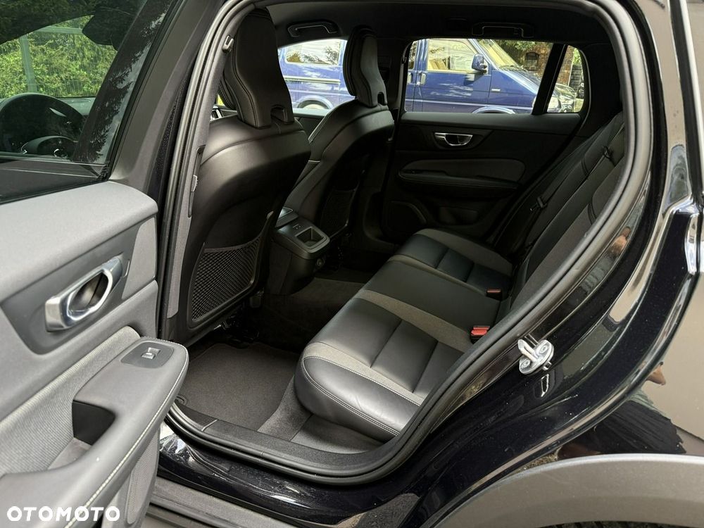 Volvo V60 Cross Country B4 D AWD Plus - 21