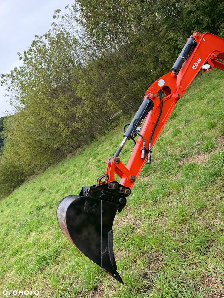 Kubota U27 Minikoparka koparka gąsienicowa 2.8 tony. jak Nówka sztuka z salonu! 2018 rok. 2000 mtg. Przywieziona z Gospodarstwa Norweskiego! Zadbana Maszyna ani deka luzów i wycieków. Aktualna Dekra dokumentacja BMWT! Szybkozłącze. Szybka wolna jazda. Zamki na tłokach. Wersja Norweska!! OKAZJA Tanio - 8