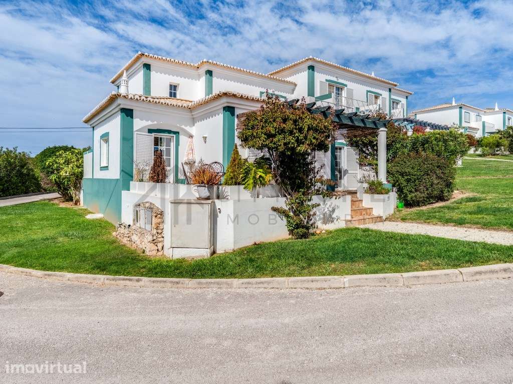 Moradia T3 geminada moderna e luminosa na Quinta do Rosal, Carvoeiro - Grande imagem: 2/34