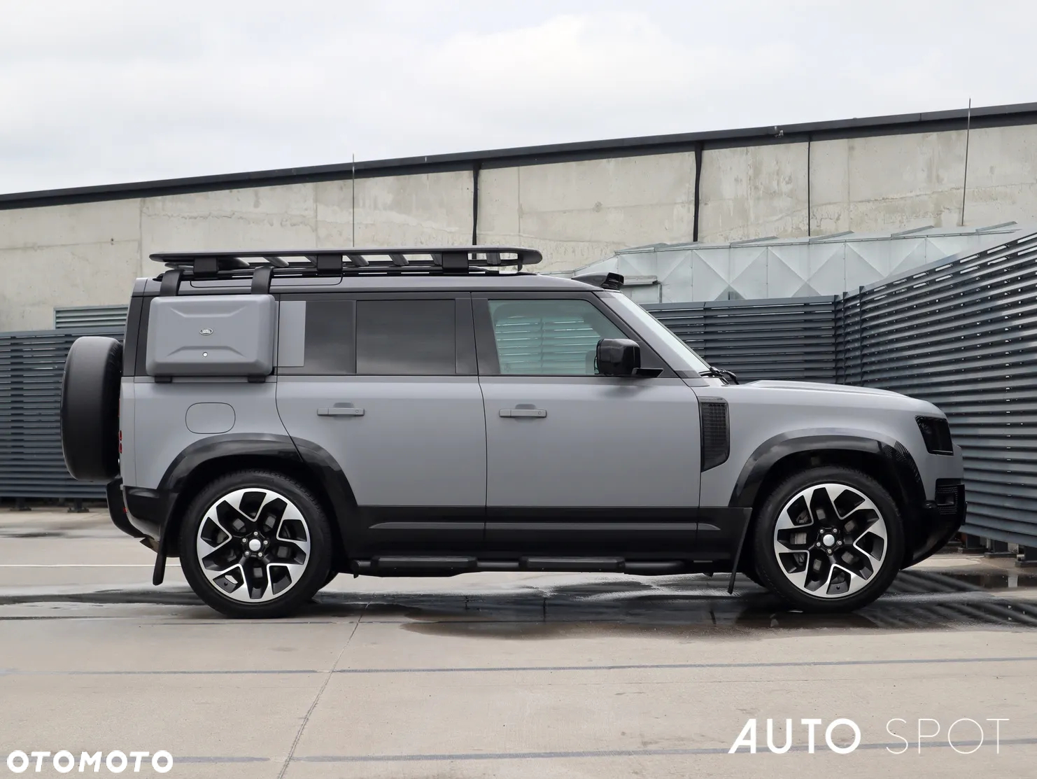 Land Rover Defender - 11