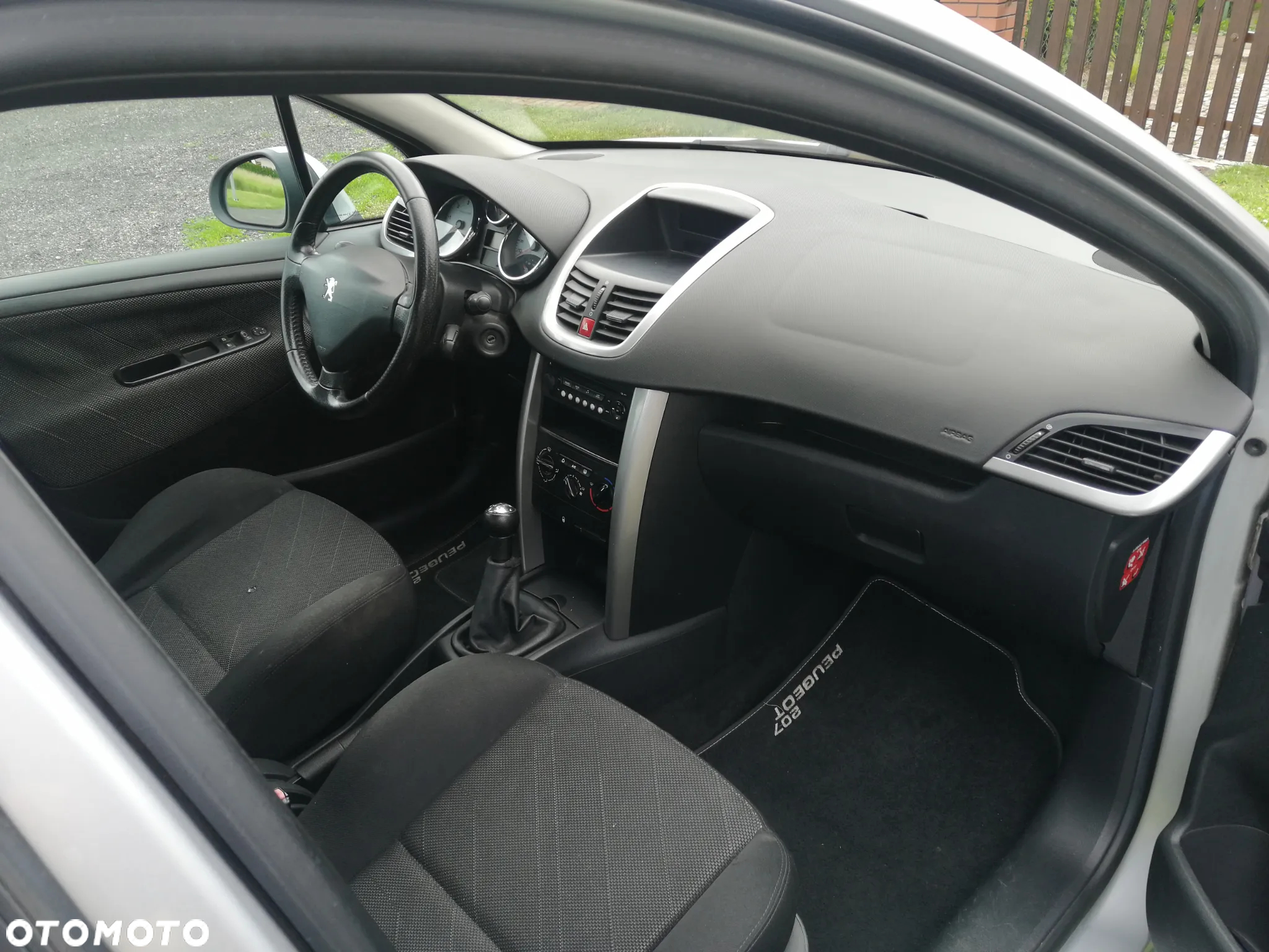Peugeot 207 - 6