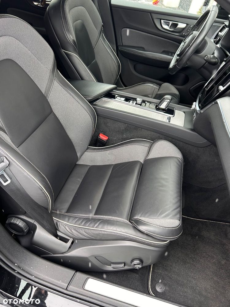 Volvo V60 D4 R-Design - 14