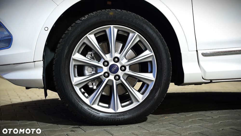 Ford Kuga - 19