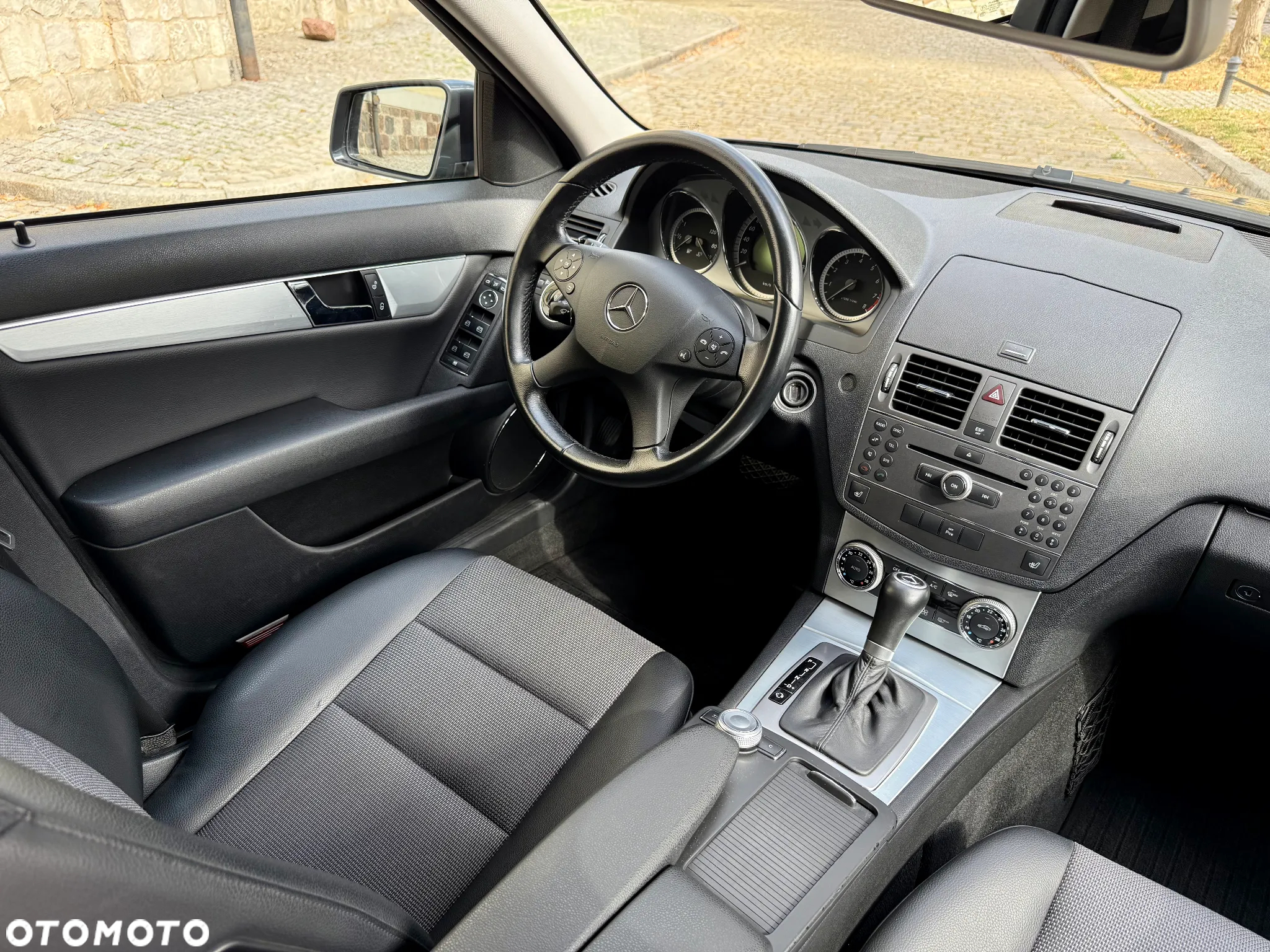 Mercedes-Benz Klasa C 250 CGI T Automatik BlueEFFICIENCY Avantgarde - 28