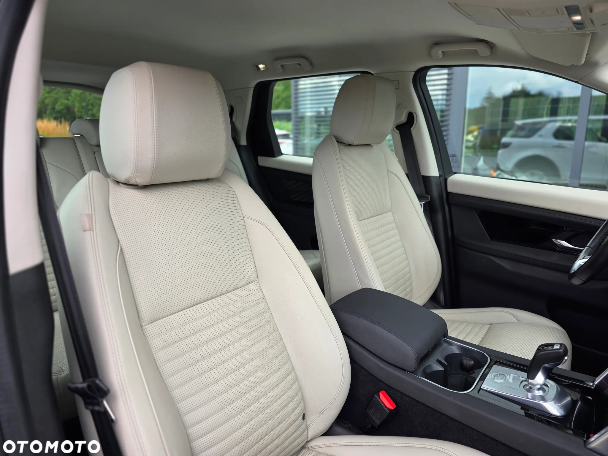 Land Rover Discovery Sport 2.0 D180 R-Dynamic SE - 26
